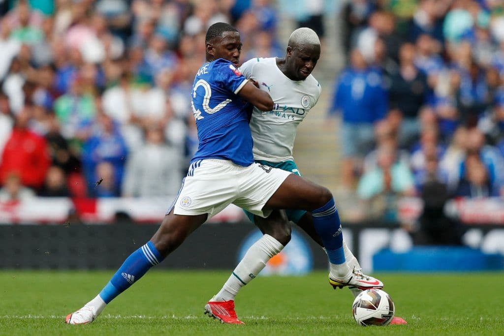 Nathan Aké comete un rídiculo penal al inuto 87 y Kelechi Iheanacho no perdona desde los one pasos y el Leicester vence 1-0 a al Manchester City.
