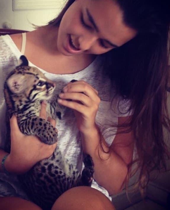 Lucy es encantadora, por algo Vives le compuso a ella la canción de 'Fruta Fresca', si no lo sabías aquí te compartimos ese dato.