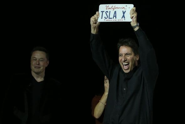 Por el momento Tesla no anuncio el precio de comercialización del Tesla Model X pero se espera que el modelo más potente se situé en los $142,000 dólares aproximadamente.