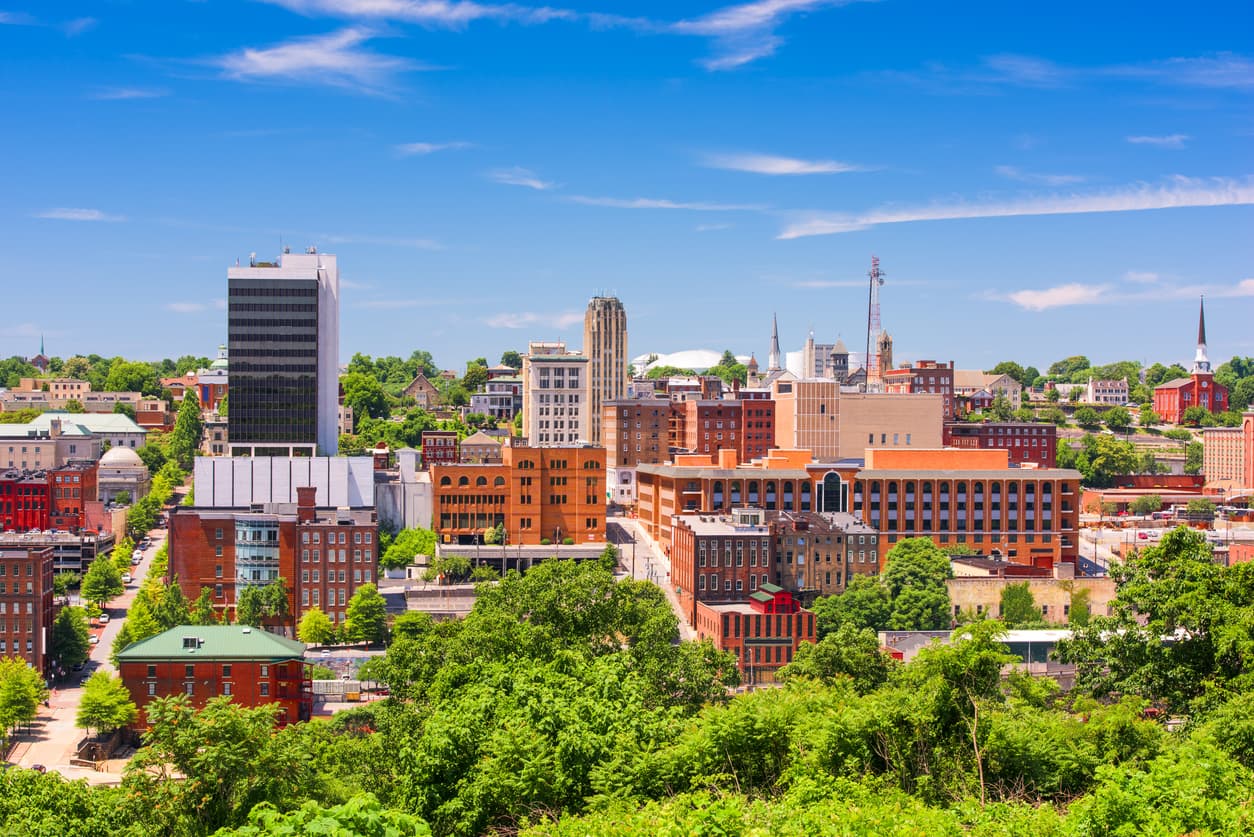 <b>Puesto 2 | Lynchburg, Virginia</b>
<br>
<br>🔘 Esta ciudad obtuvo una puntuación de 82.9 en cuanto a su costo de vida.
<br>🔘 La renta promedio en esta ciudad es de $786
