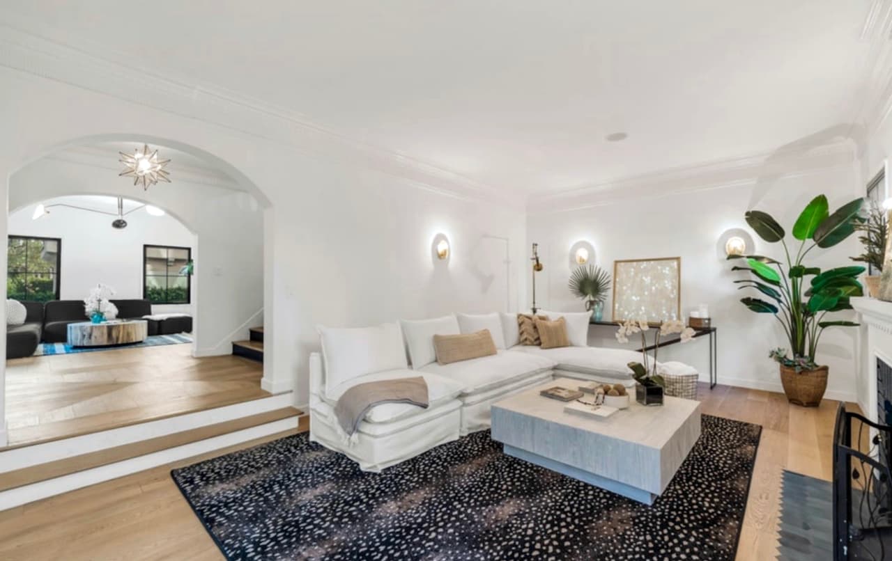 Cuenta con espacio de 
<b>5,536 pies cuadrados.</b>
<br>