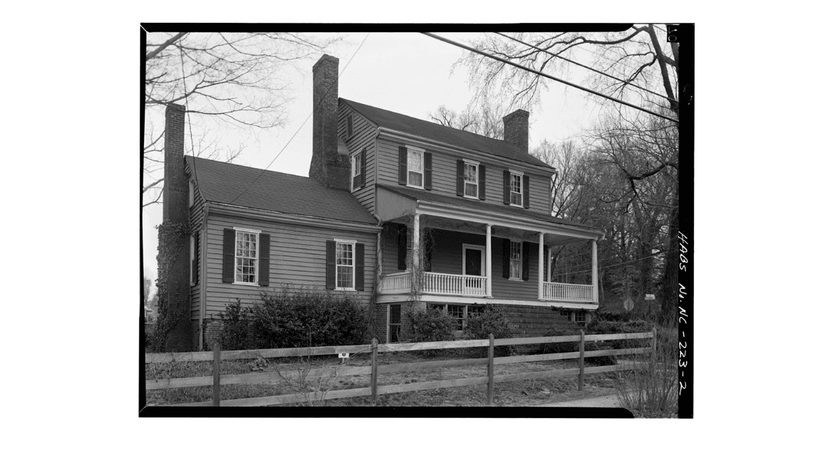 Se dice que la casa más embrujada que existe en la ciudad es Seven Hearths en East King Street.