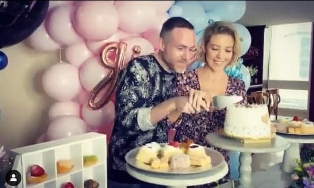 Pero también se ha guardado otros detalles más íntimos que, al parecer, han sido revelados de manera accidental por su amiga Angelique Boyer. 
<br>