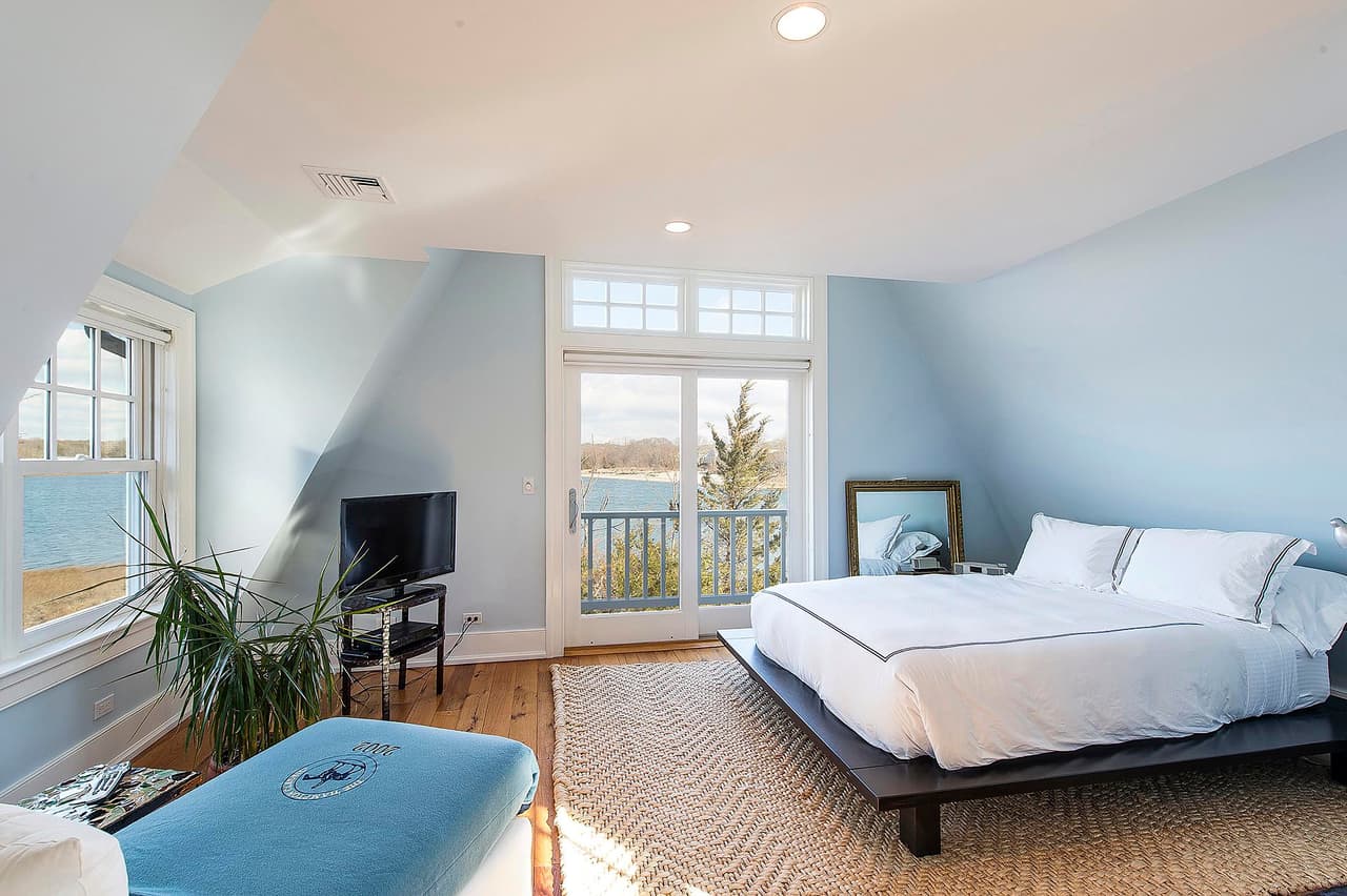 Según los registros, la propiedad tiene un valor de
<b>10.99 millones de dólares. </b>
<br>