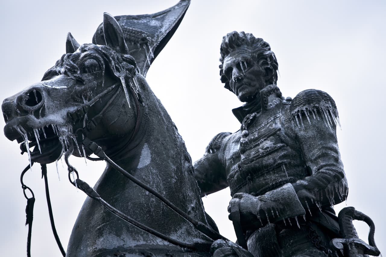 Inclusive, Mary Todd, esposa de Lincoln, fue en teoría la primera en sentir el "fantasma" de Andrew Jackson, ya que era fanática de hacer sesiones espiritistas y dijo haber visto al expresidente rondando por los pasillos de la Casa Blanca.