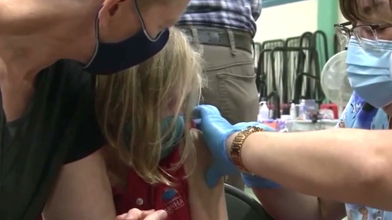 Padres evitan vacunas de Hepatitis B y vitamina K, pediatra alerta de los riesgos para los niños