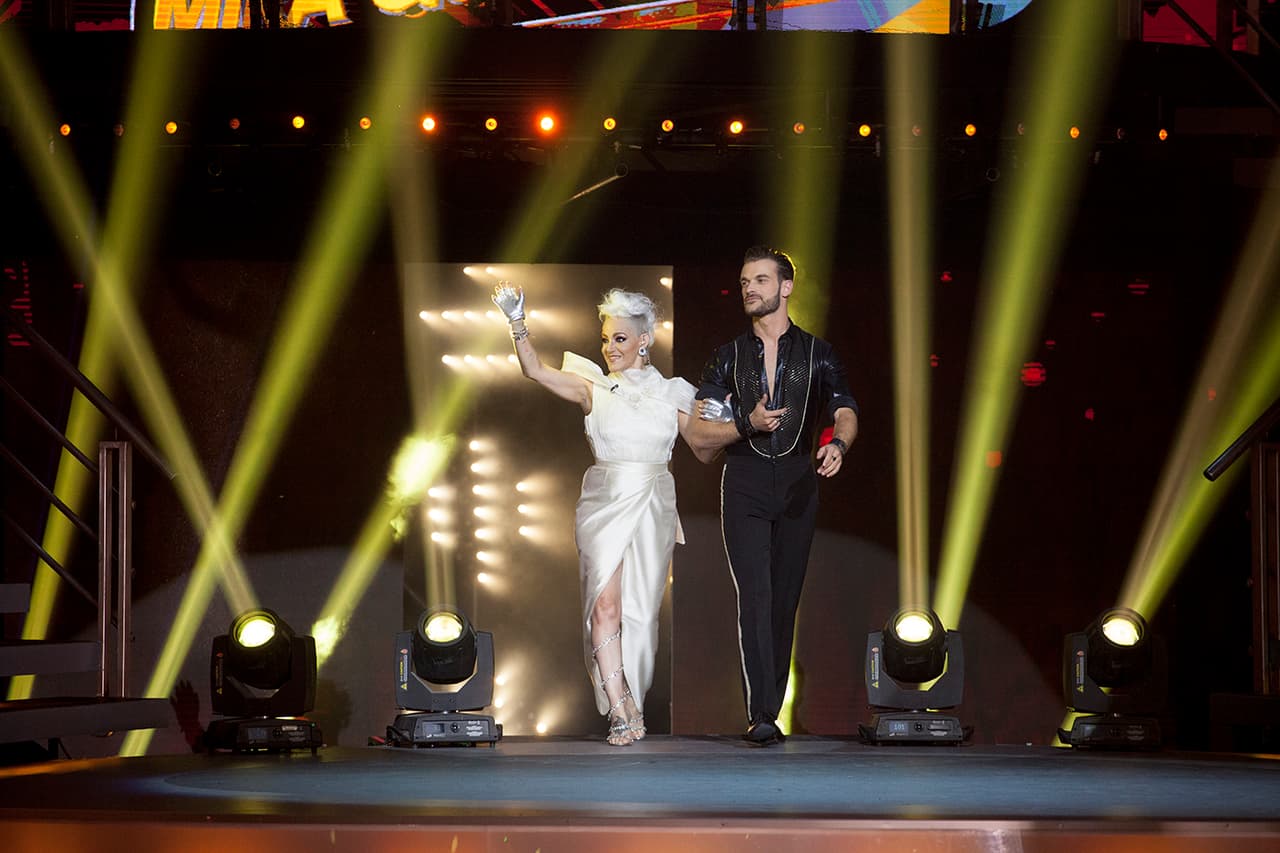 La mexicana Lola Cortés, llamada la ‘Jueza de hierro’, mostró que tendrá mano dura con los participantes del show.
<br>