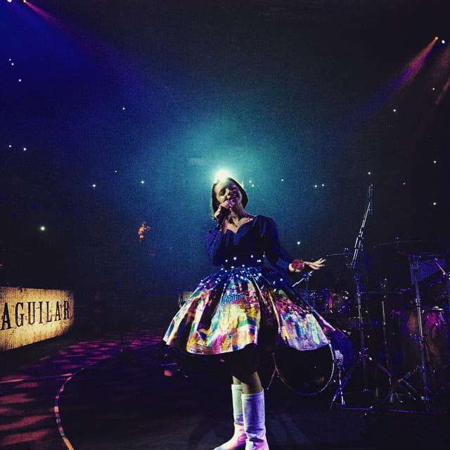 Desde luego Pepe Aguilar debe sentirse sumamente orgulloso del talento que desborda en el escenario la menor de sus hijas.