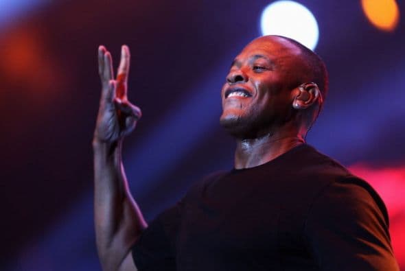 El productor vendió la marca de audífonos Beats a Apple por $3000 millones en mayo.