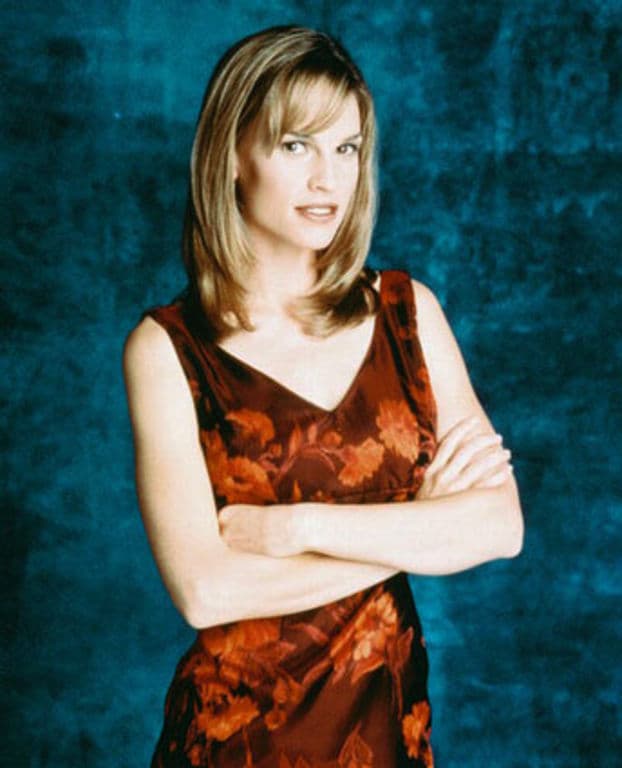 Lamentablemente, los productores desecharon su historia y decidieron despedir a Swank - ¡terrible pérdida!