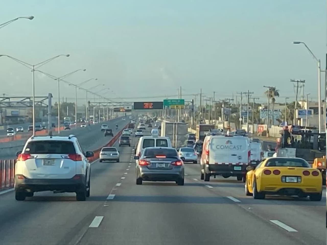 ¿Y la cuarentena?: así amanece la autopista Palmetto en ambas direcciones a pesar de la medida de “quedarse en casa” por el coronavirus