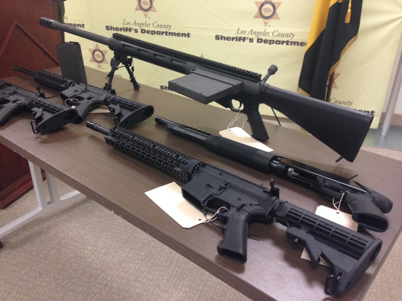 Un imponente rifle calibre .50 y otras armas fueron decomisadas a un cartel mexicano en Oxnard.