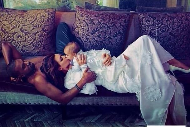 Aquí otra foto imperdible de Kanye West completamente feliz.