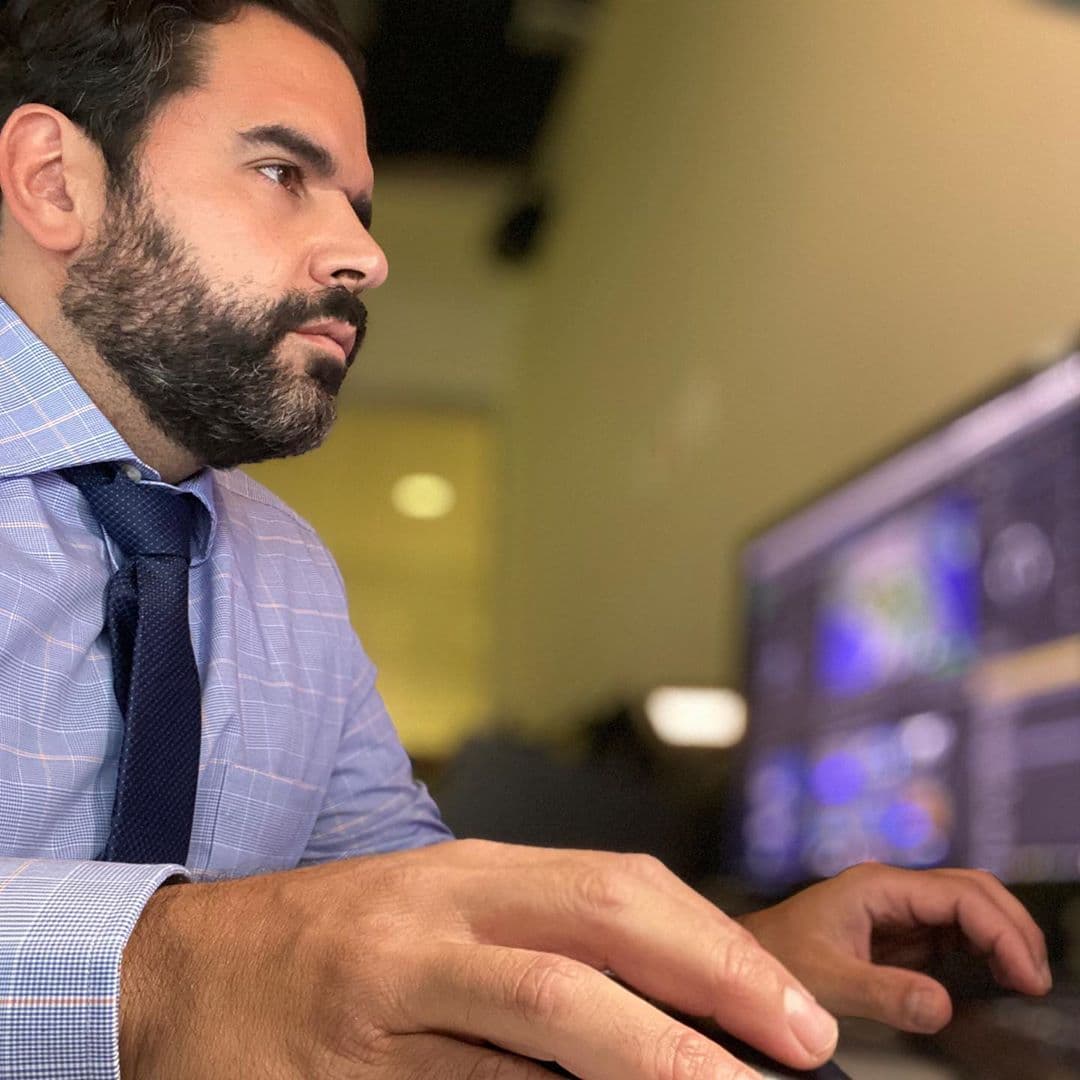 Albert Martínez se puso muy atento, a vigilar la trayectoria del huracán Sally.