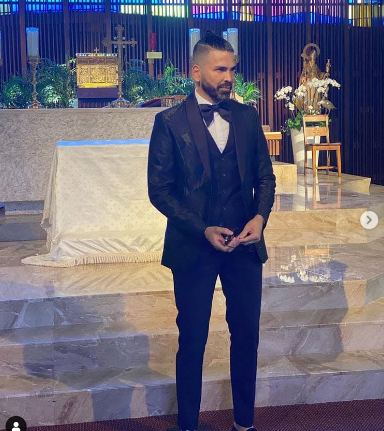 <b>Jomari Goyso</b>, siempre a la vanguardia en tendencias, combinó los colores de su saco y pantalón. 
<br>