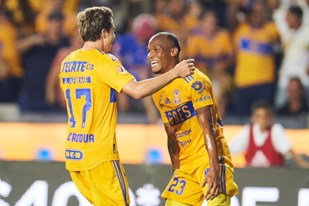 En la agonía del partido Cruz Azul se llevó el triunfo del Universitario de Nuevo León al derrotar a los Tigres.