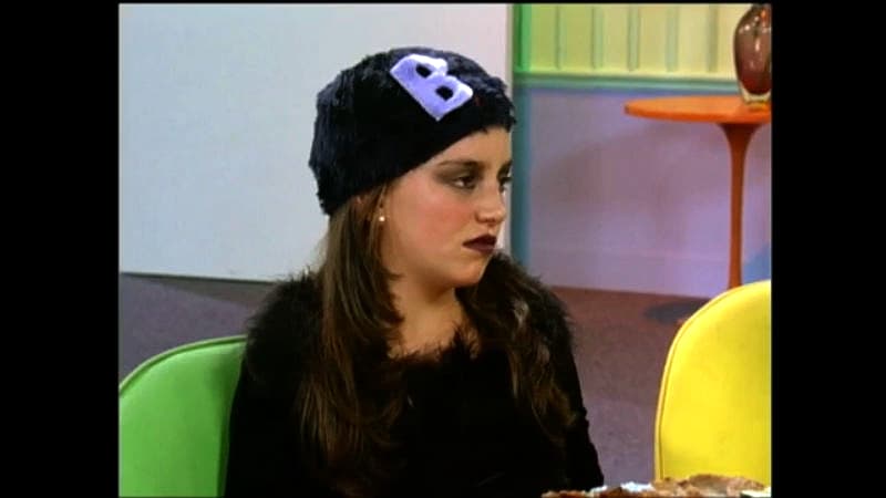 La única vez que Bibi viste de peluche es en el episodio donde se vuelve 'normal'.