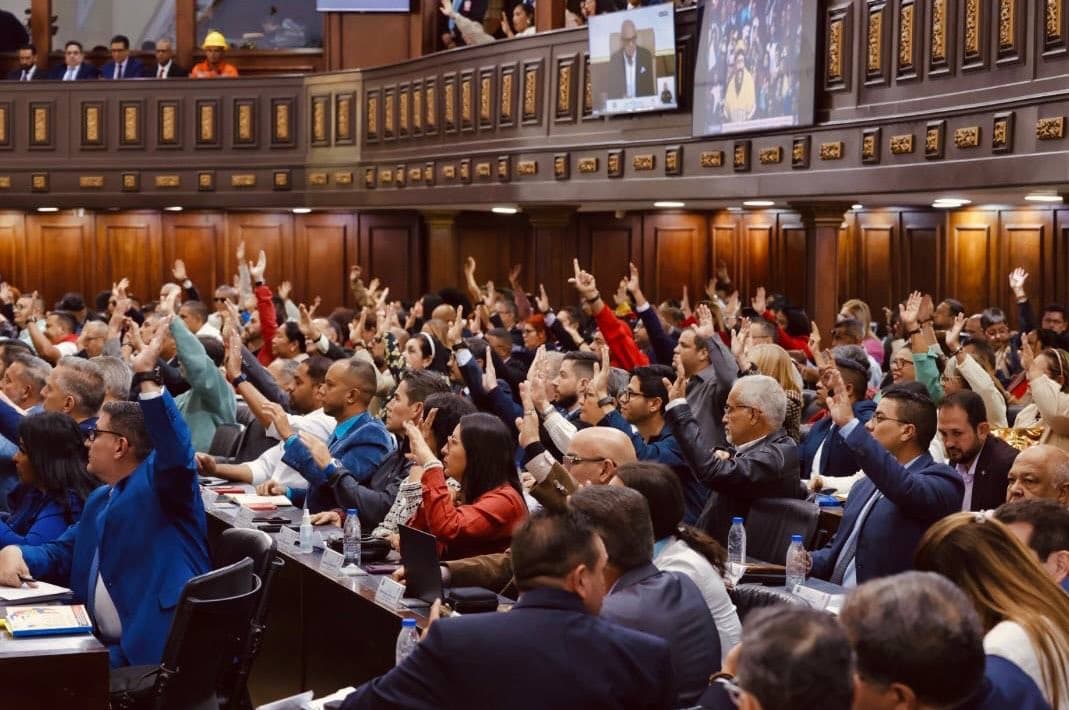 Venezuela aprueba nueva Ley de Minas para atraer inversión extranjera tras décadas de cierre