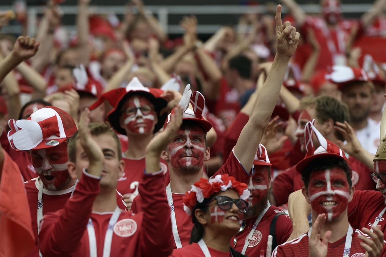 El estadio de Luzhnikí, así como sus cercanías, se colmaron de fanáticos daneses y franceses que pusieron el buen ambiente para vivir una jornada innolvidable del Mundial de Rusia 2018.