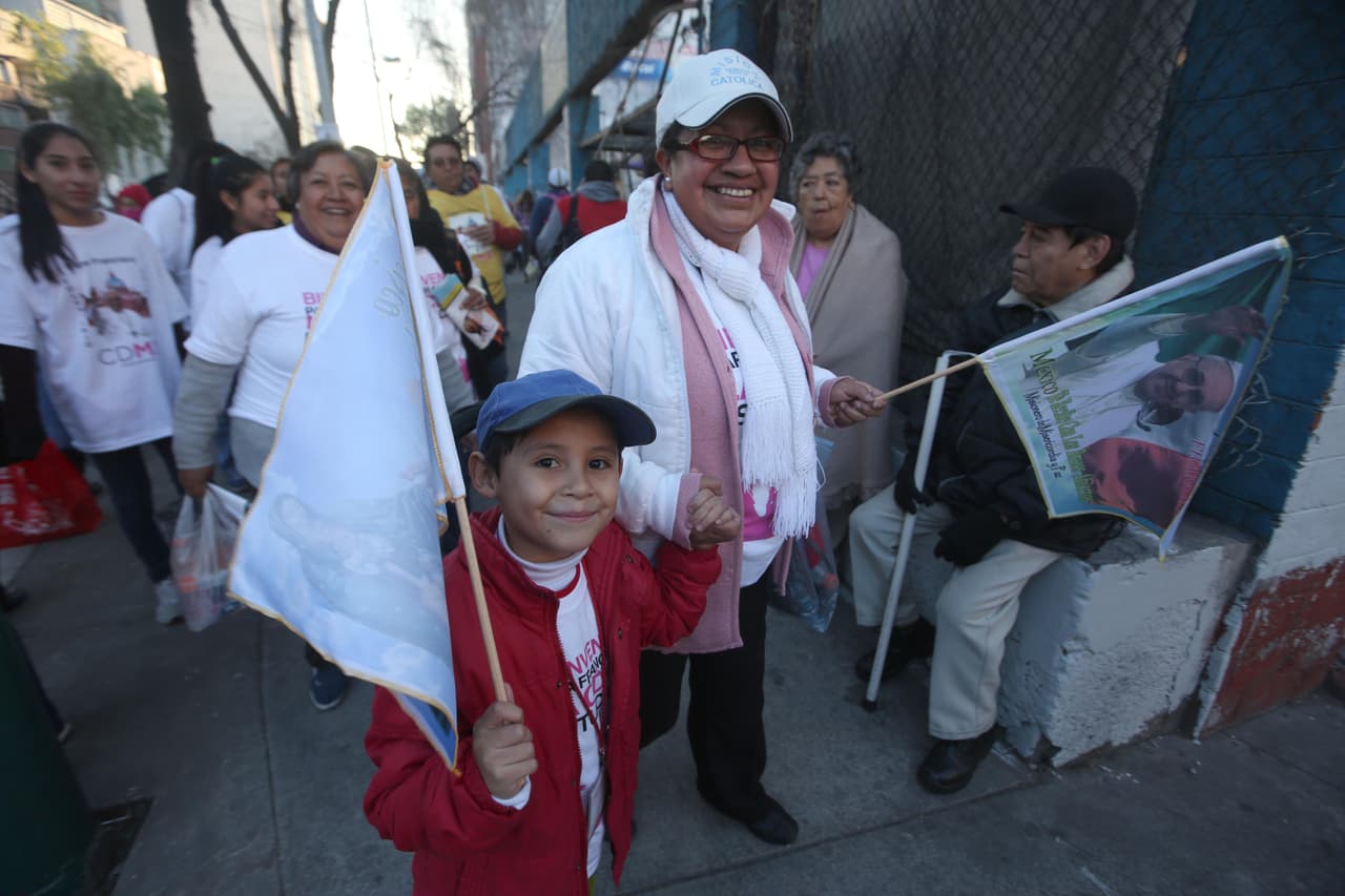 Este niño junto a a su familia está listo para ver a Francisco.