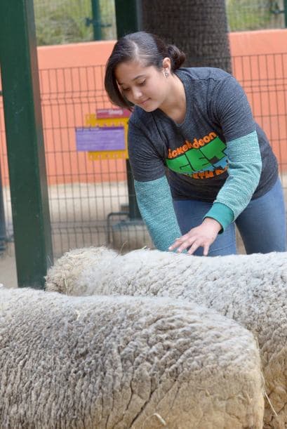 Famosos, voluntarios y hasta las Tortugas Ninja se divirtieron a lo máximo durante la fiesta rural "Get Dirty" en el Zoológico de Los Ángeles. El evento les permitió a los participantes un día repleto de actividades junto a los animalitos. Asimismo, la diversión tuvo un enfoque en la conservación del medio ambiente.