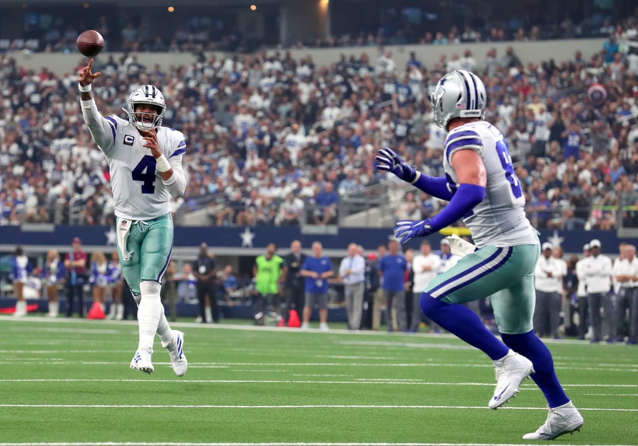 El mariscal de campo Dak Prescott #4 conectó con Jasson Witten para que el #82 de Dallas anotarda un touchdown en su regreso a la NFL.