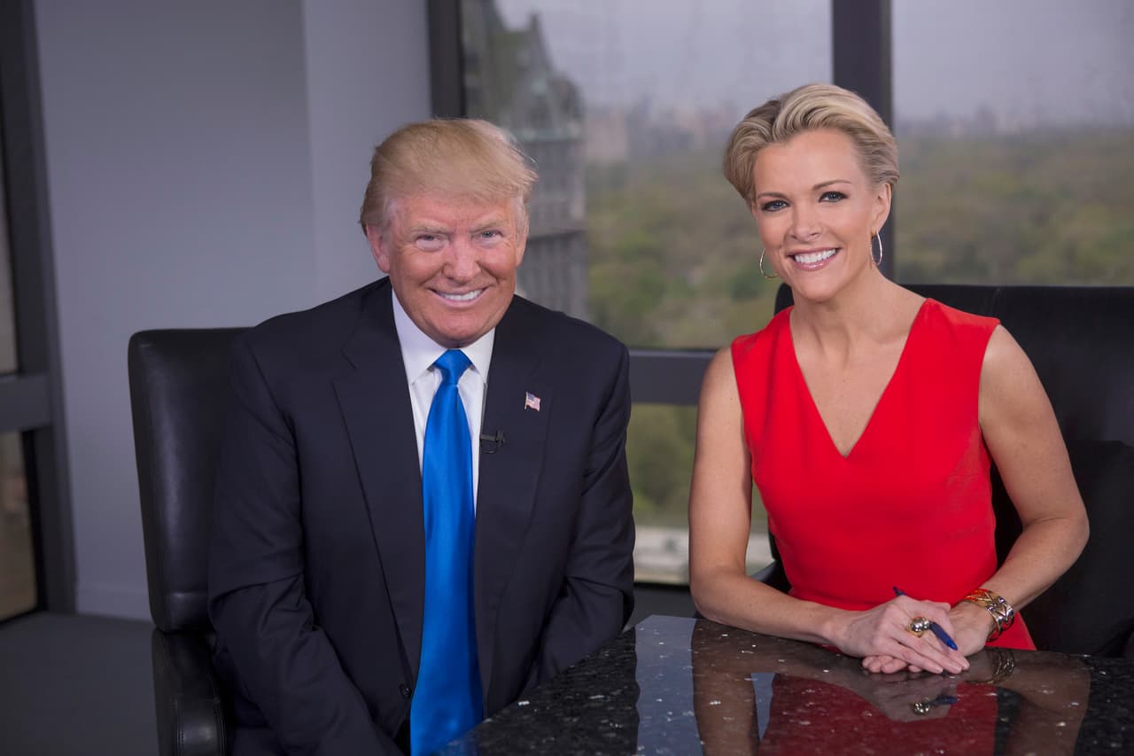 Megyn Kelly (derecha) y Donald Trump (izquierda) durante el especial de Fox; 17 de mayo, 2016.