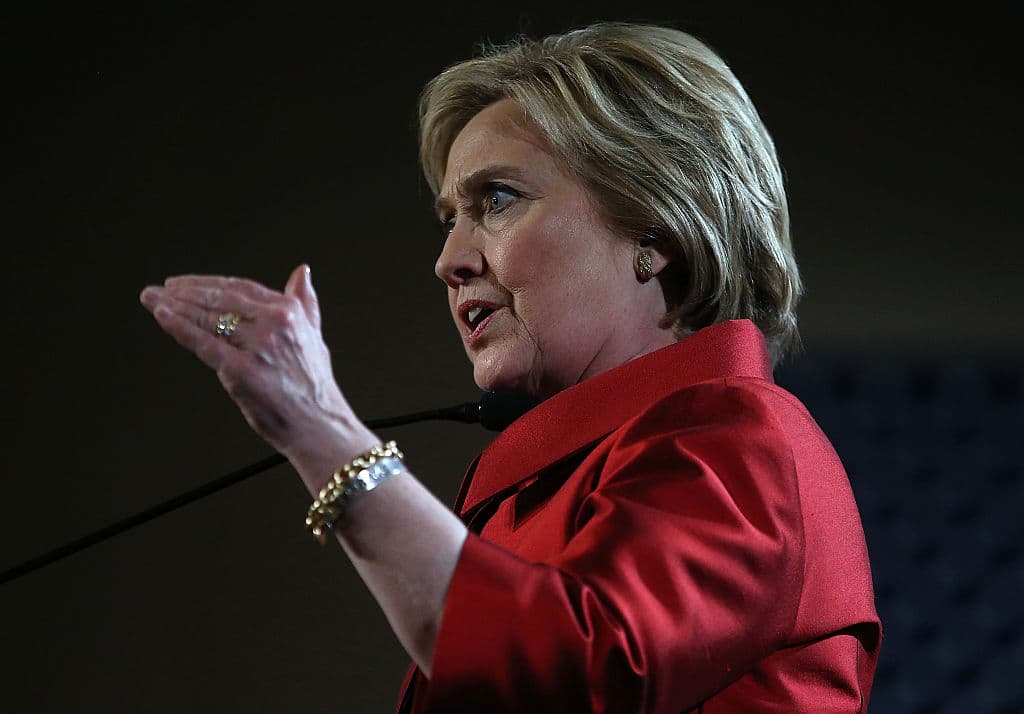 Hillary Clinton ganó casi $3 millones en discursos ofrecidos ante entidades financieras.