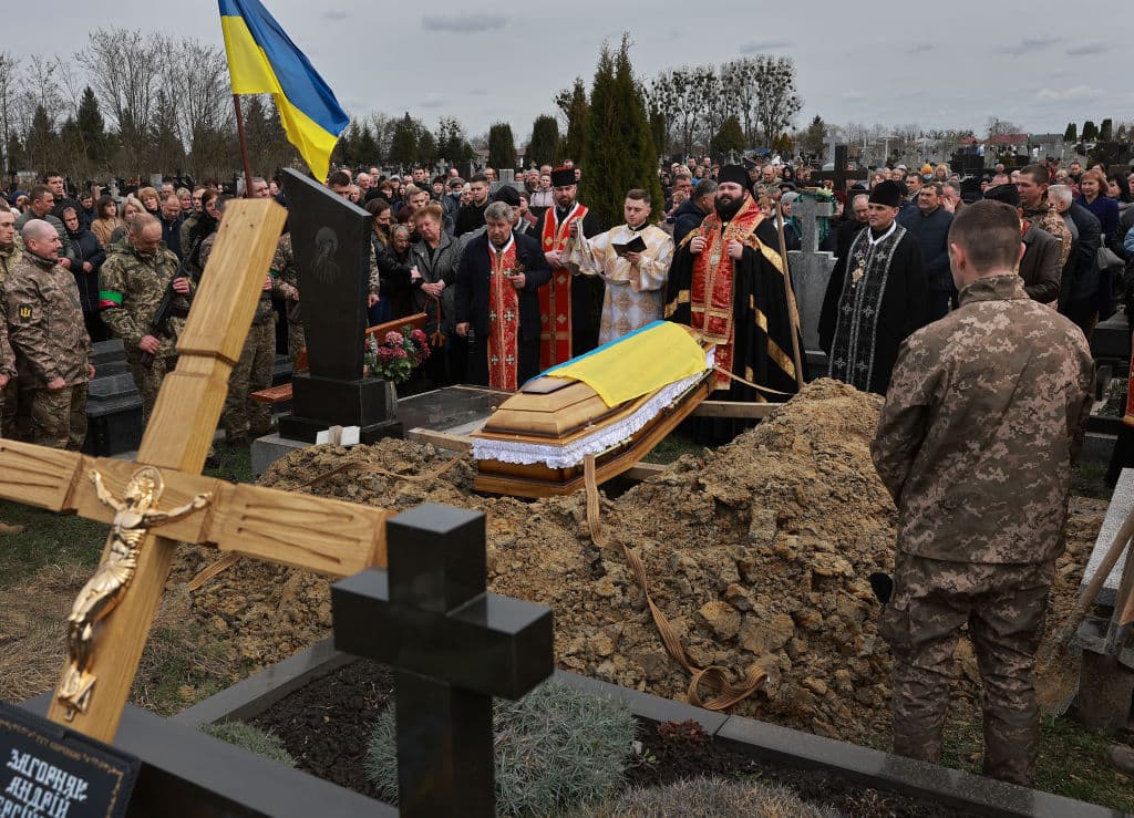 Funeral por combatientes ucranianos muertos en combate.
