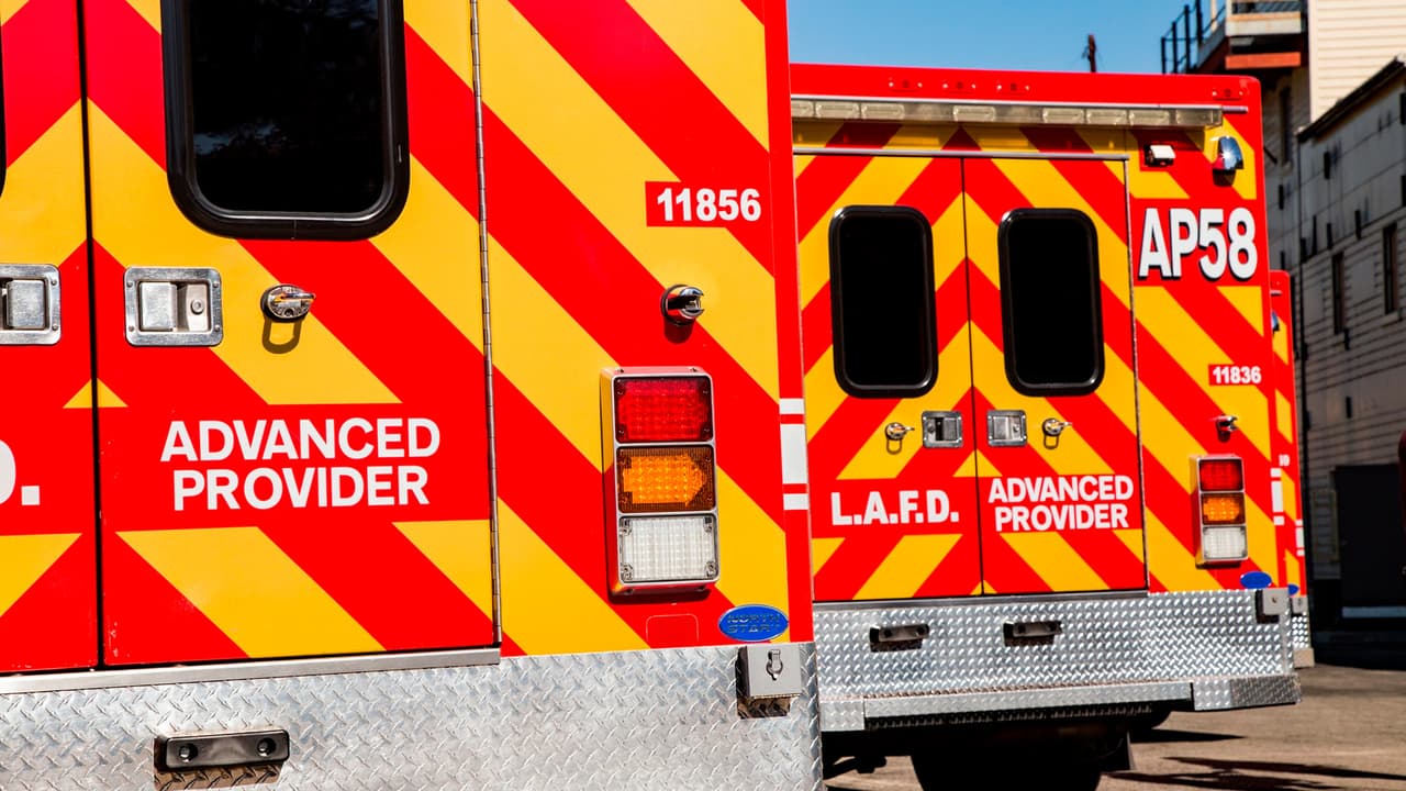 Balcón se colapsa en Silver Lake con cuatro personas y un perro: así ocurrió el accidente