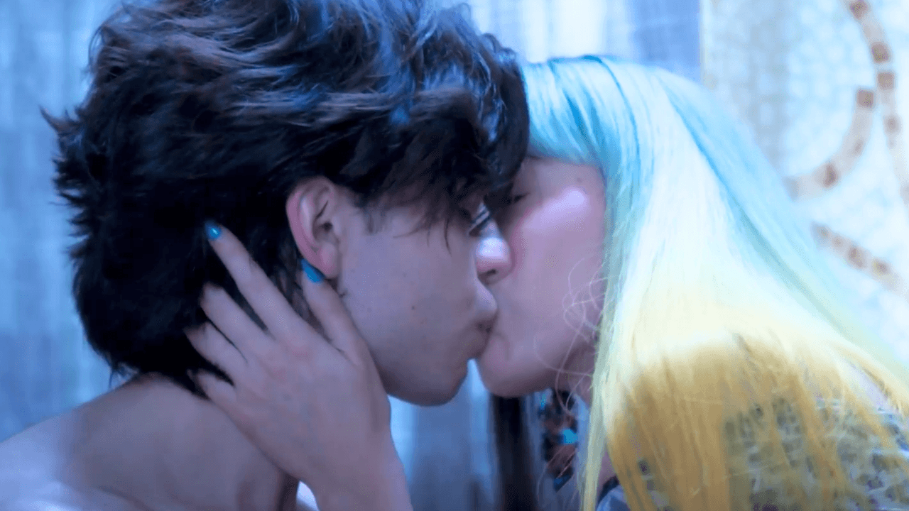 Nayeli se entrega a Hugo | Tan Cerca De Ti, Nace El Amor | Capítulo 39