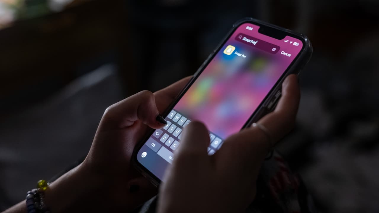 Australia aprueba una ley que prohíbe el uso de redes sociales a los menores de 16 años