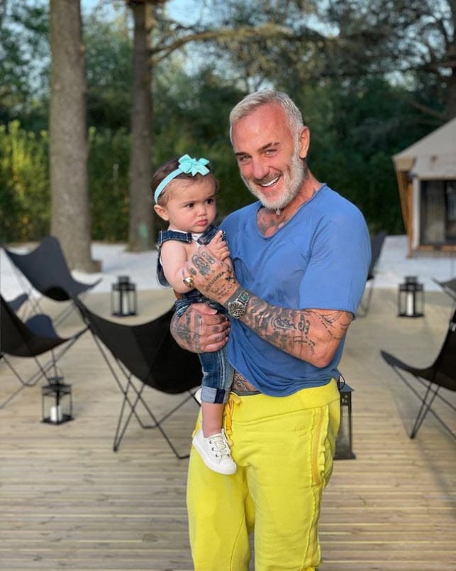 Vacchi y su esposa, Sharon Fonseca, compartieron en redes las imágenes del Pueblo Mágico de Blu J, como llamaron al parque de su hija.