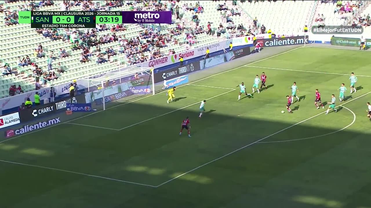 ¡TIRO ATAJADO! disparo por Aldo Rocha.