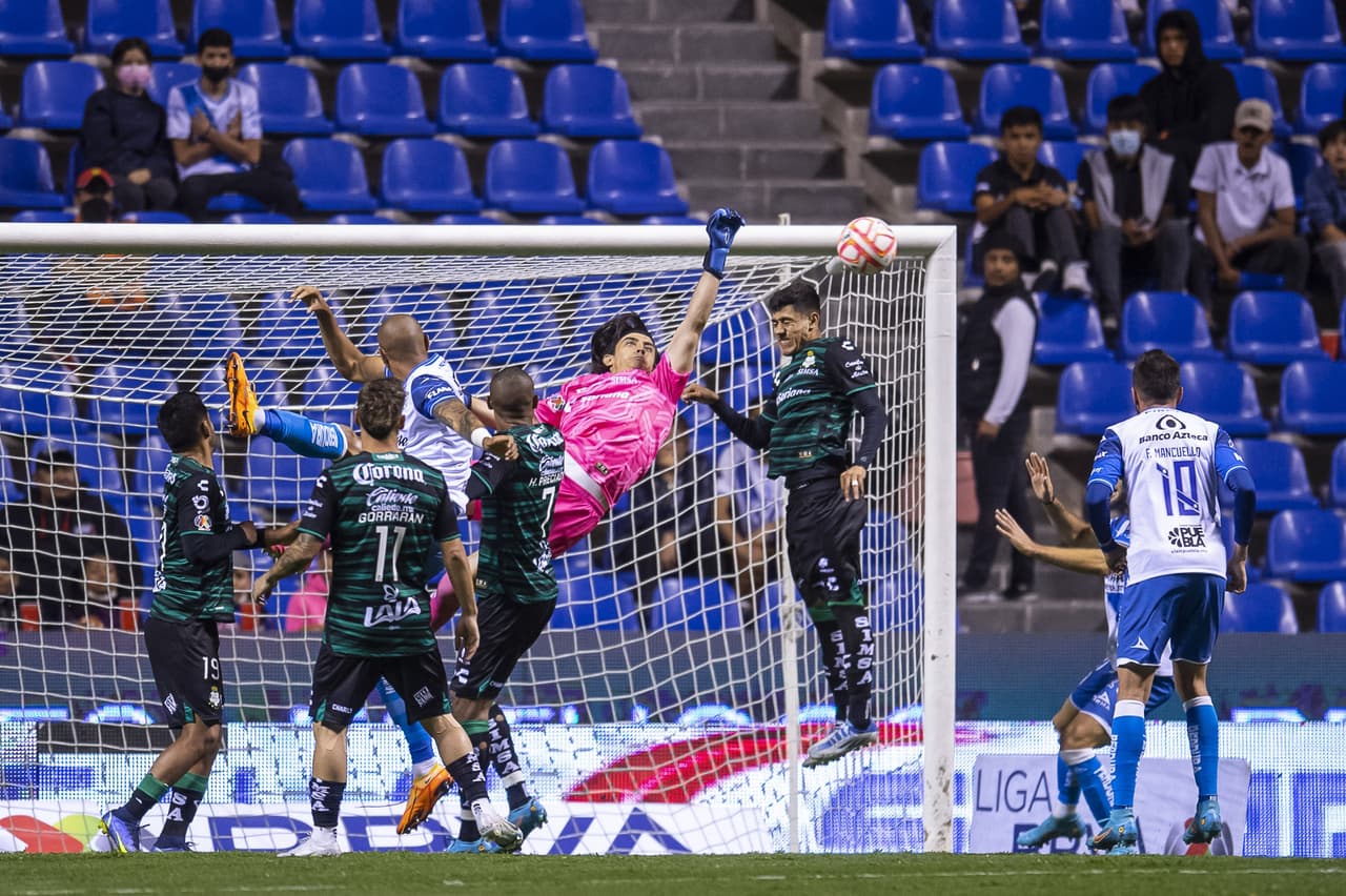 Carlos Acevedo evitó que su equipo recibiera más de un gol en la primera parte.