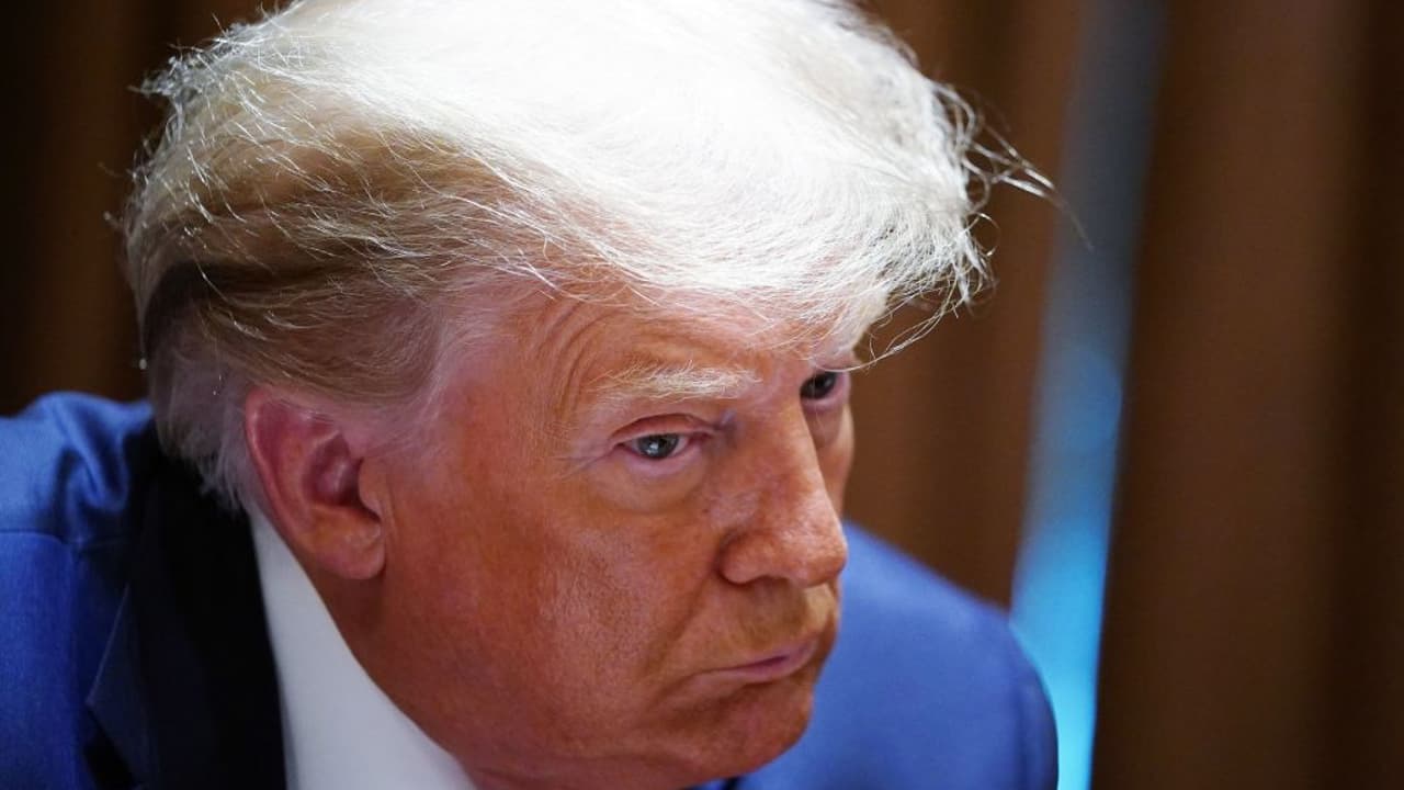 Facebook suspende hasta el 2023 la cuenta de Donald Trump y la decisión genera opiniones divididas en Florida