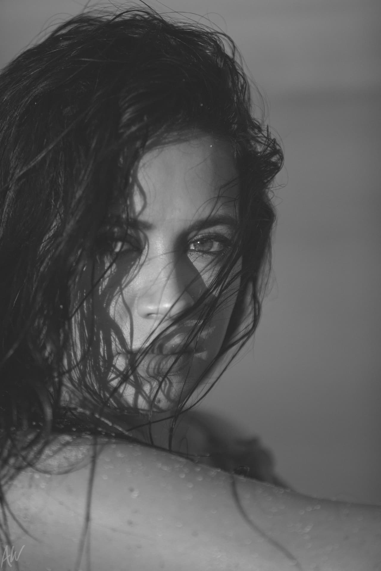 Pero
<b>Carlita</b> sí tiene talento para eso, así que le ayuda.