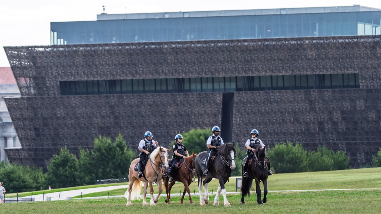 Casa Blanca publica lista de exhibiciones del Smithsonian a las que se opone