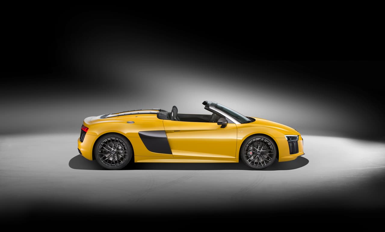 Audi R8 Spyder 2017 exhibe similitudes estéticas respecto a la variante coupé