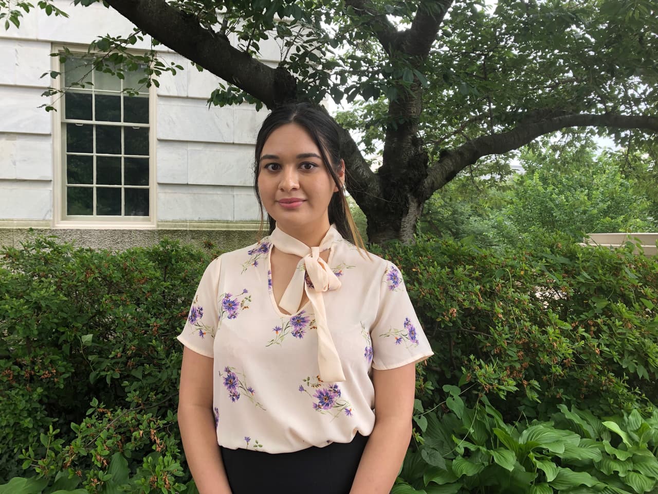 <b>Lizzie Corona tiene 21 años. Es originaria de Sonora (México) y vive en Colorado. </b>La joven pudo viajar un año a Japón gracias al advance parole para estudiar. Y le gustaría que lo restablecieran para conocer a su familia en México, de donde se fue con 2 años. "No entiendo por qué suspendieron el programa (DACA) y luego dijeron que era constitucional pero no restituyeron el advance parole. Esto nos beneficia a todos. Si vamos fuera del país podemos aprender, ver a nuestros parientes y traer esa experiencia con nosotros".