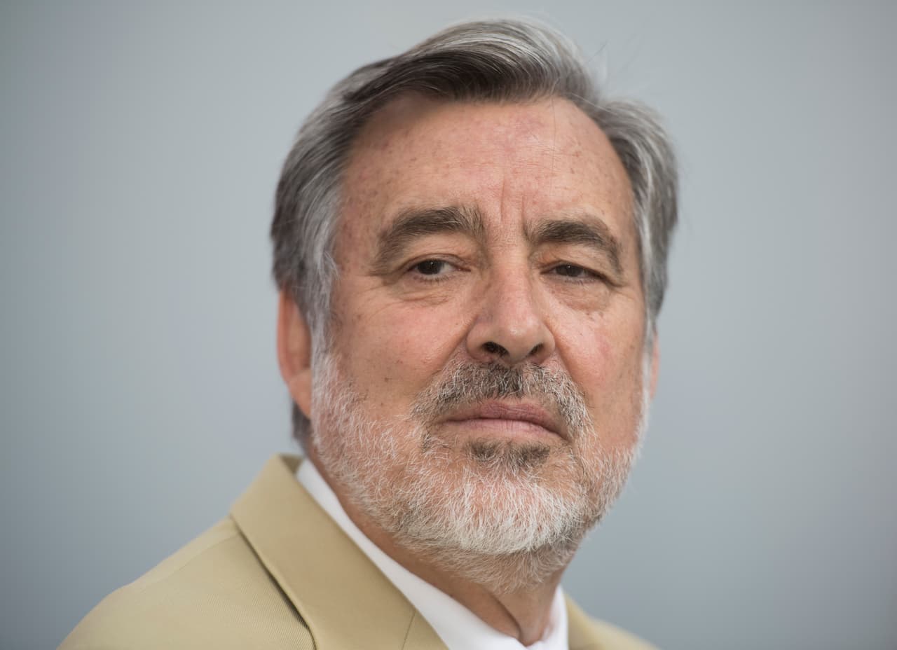 El independiente Alejandro Guillier, el candidato del oficialismo chileno para mantener el legado de la presidenta Michelle Bachelet