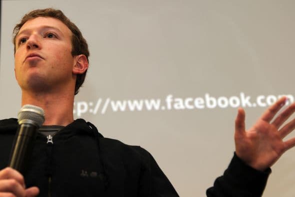 Conocido por su gusto por la antigüedad grecorromana, no duda en declarar algunas excentricidades. El año pasado decidió convertirse en casi vegetariano y prometió no comer carne si no mataba él mismo al animal de la que proviene.