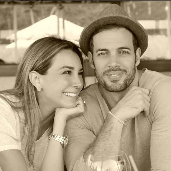 Esa sonrisa y la mirada que tienen sólo indica que están muy felices.