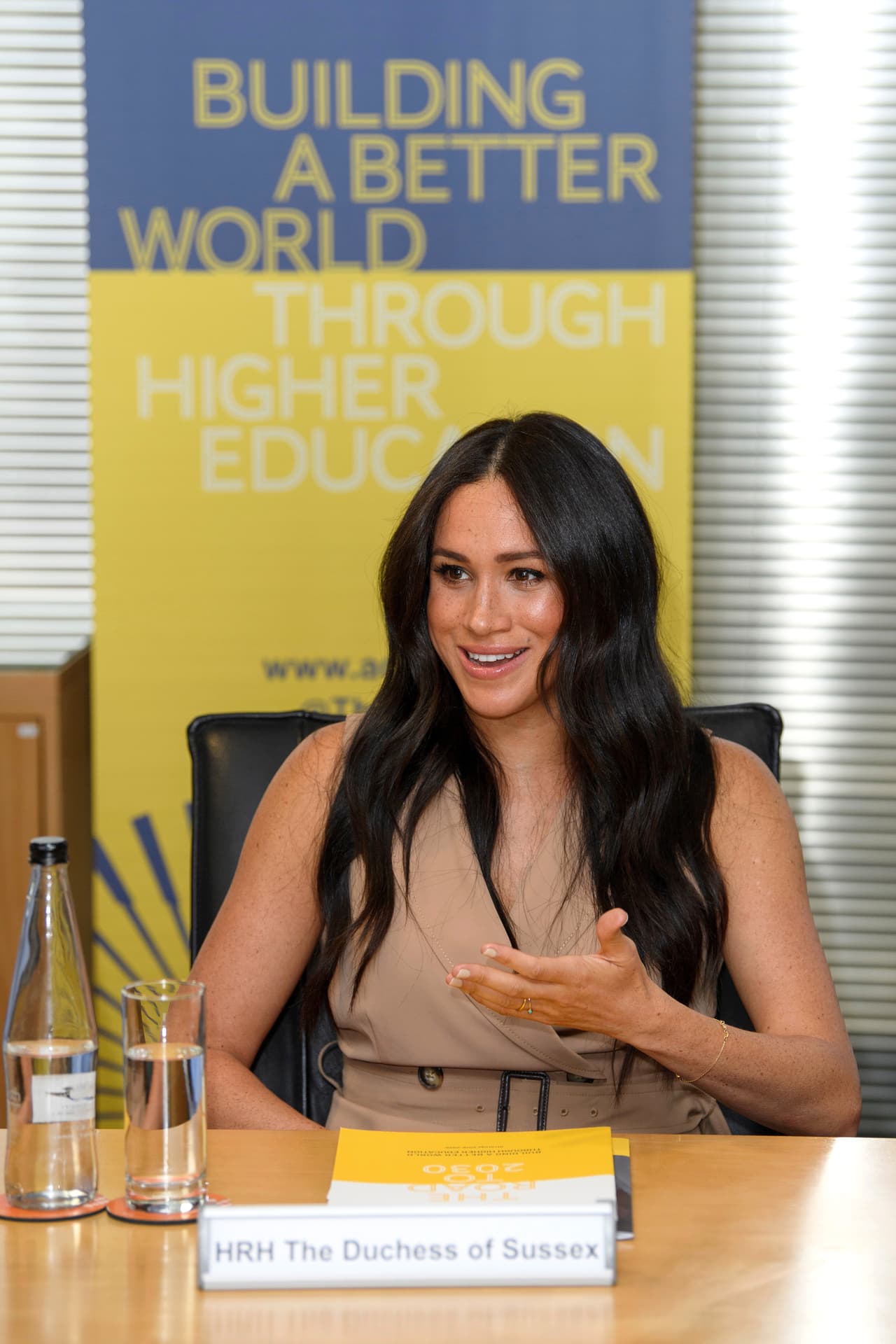 "Me conmovió lo que escuché. El liderazgo y la fortaleza mostrados por estas mujeres son notables y en un momento en que 
<b><a href="https://www.univision.com/noticias/opinion/la-violencia-de-genero-una-cuestion-de-poder-y-control" target="_blank">el tema del género y la violencia de género</a></b> en sí, está en la mente de las personas, espero que sus voces resuenen y no solo den consuelo, sino que también generen cambios", comentó.