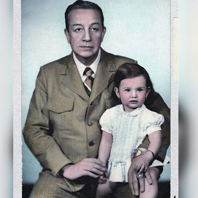 La nueva pareja de Yolanda Miranda y padre de sus hijas fue Ernesto Sodi Pallares, quien puso como condición que Laura Zapata se fuera a vivir con su abuela materna, Eva Mange, recuerda en entrevista para Univision Entretenimiento la actriz.