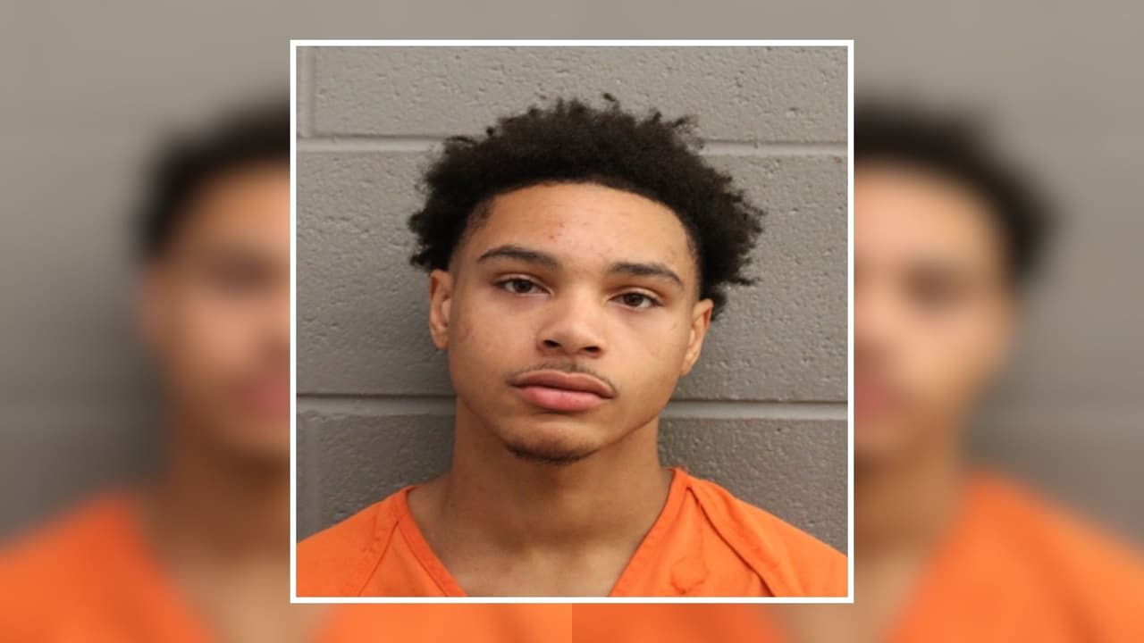 Fijan fianza de $20,000 al joven acusado de divulgar imágenes íntimas de una mujer en Texas