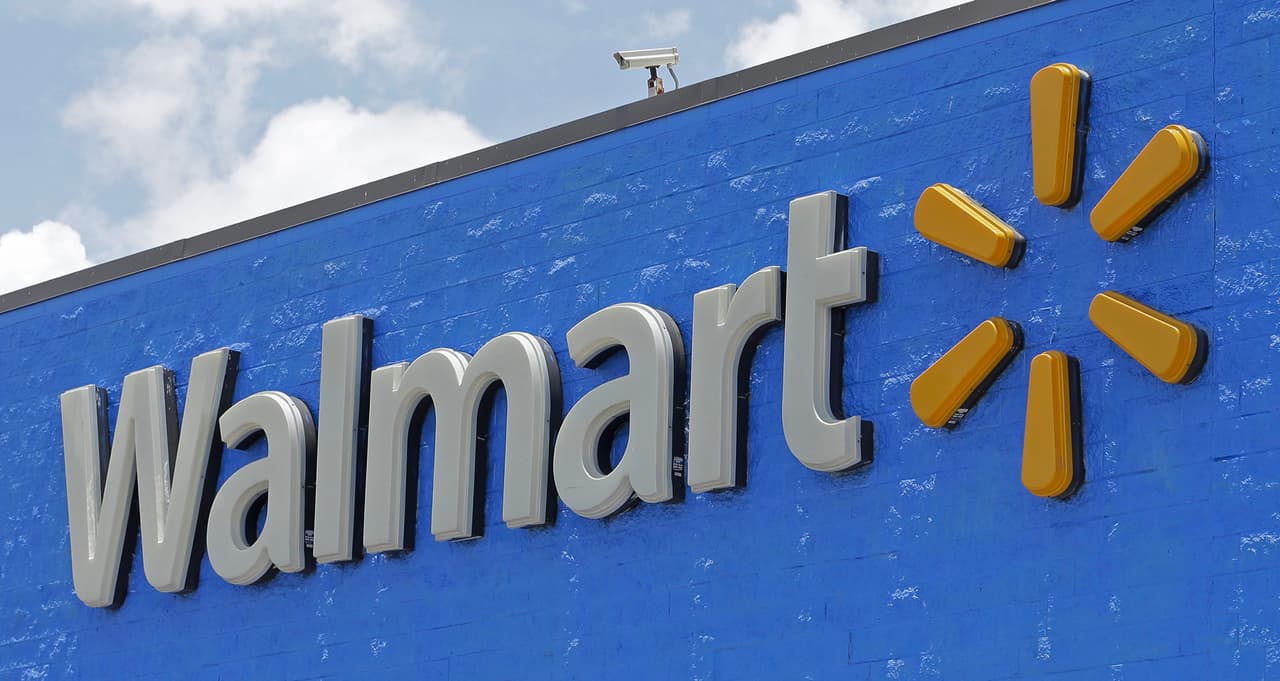 <h3 class="cms-H3-H3">Walmart</h3>
<br>
<br>Un portavoz de Walmart dijo a Reuters que revisa regularmente sus donaciones para “examinar y ajustar nuestra estrategia de donaciones políticas. A medida que llevemos a cabo nuestra revisión durante los próximos meses, incluiremos
<a href="https://www.reuters.com/article/us-usa-election-corporate/marriott-bluecross-suspend-donations-to-us-lawmakers-who-voted-against-biden-certification-idUSKBN29F0L4" target="_blank"> los eventos de la semana pasada</a> en nuestro proceso".