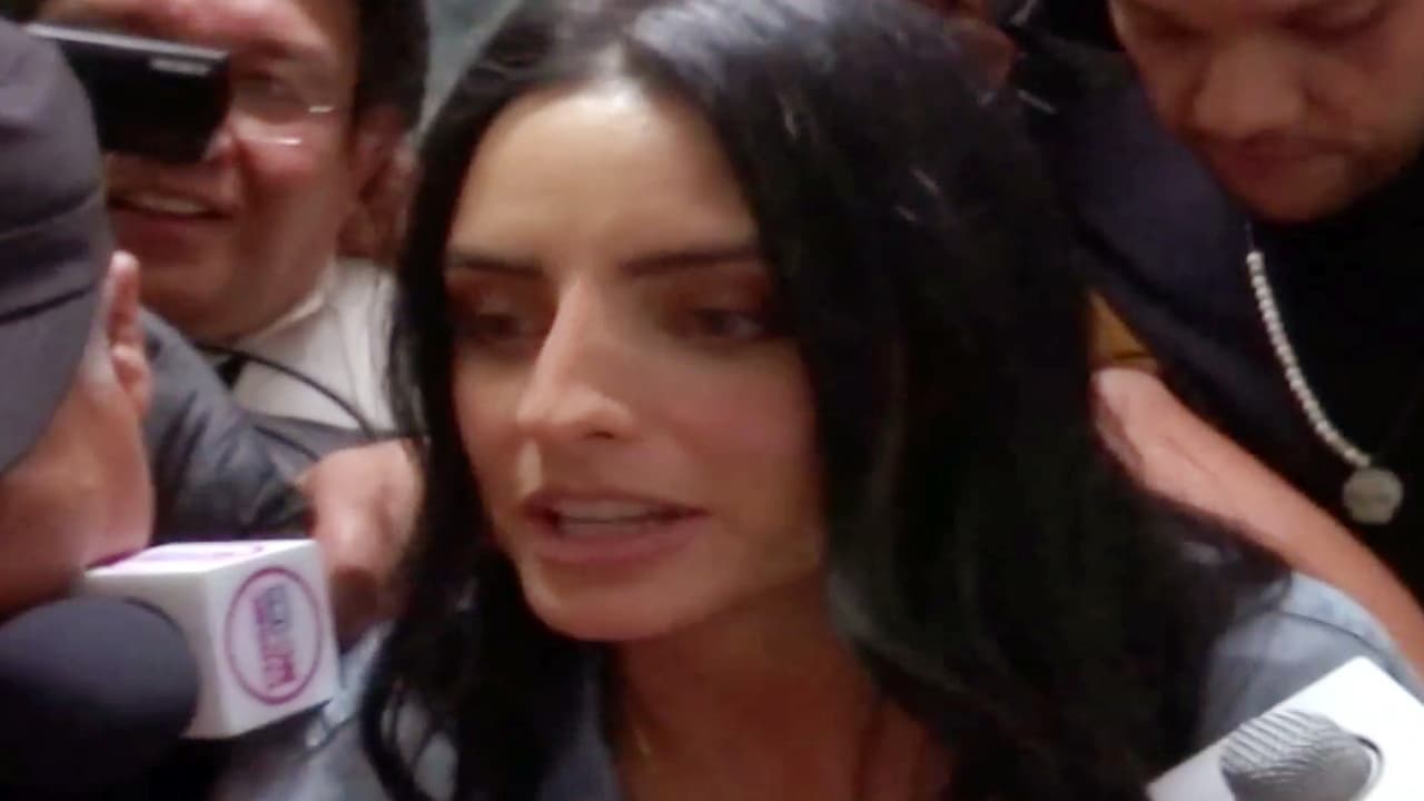 Perseguida por la prensa, Aislinn Derbez declaraba su amor por Mauricio Ochmann antes de anunciar su separación
