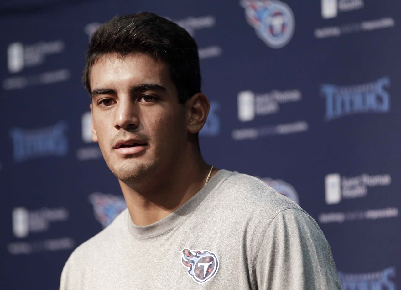 Ken Whisenhunt confirmó a Marcus Mariota como quarterback titular de los Titans