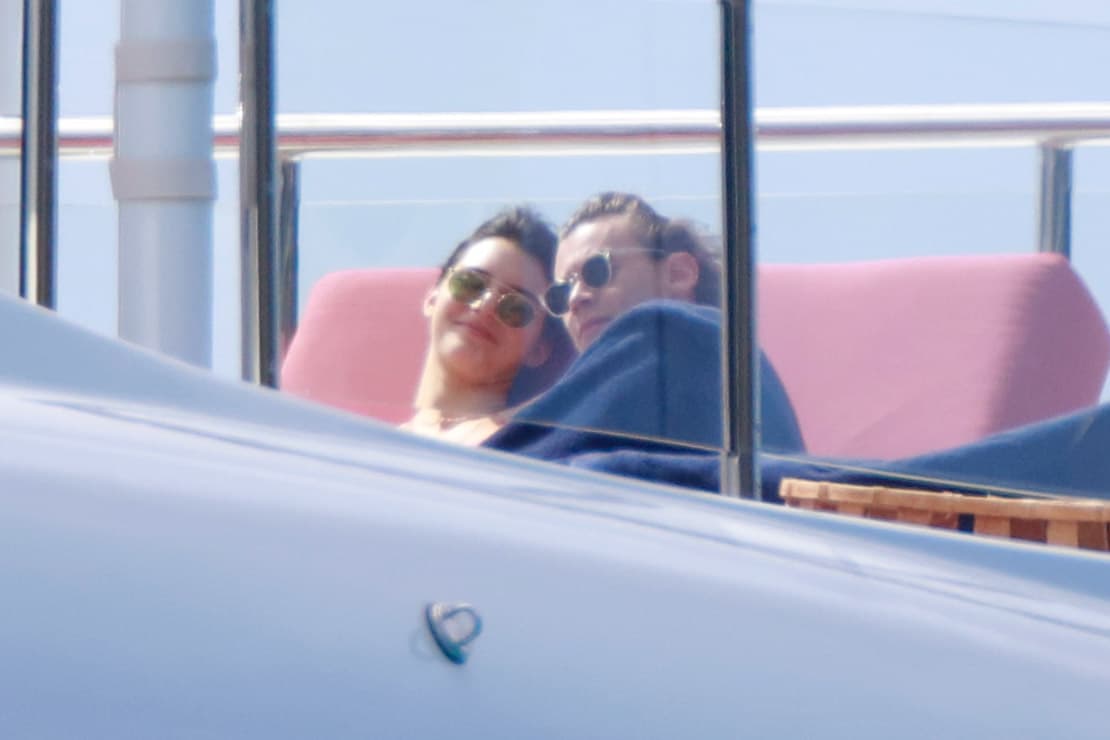 Pero al lado de esta guapa mujer, cualquiera pierde el sueño.